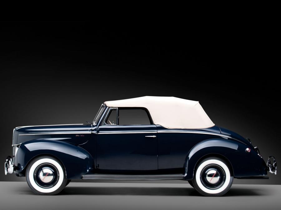  Ford V8 Deluxe Convertible Coupe 1940 года  (фото 9 из 26)